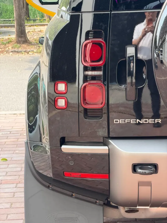2024 Land Rover Defender 3.0T 400HP L6 8AT,autocango,china used car exporter,china ev exporter,chinese used car exporter,chinese used ev exporter