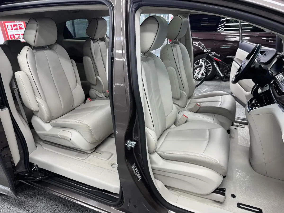 2021 Buick GL8 2.0T 237HP L4 9AT,autocango,china used car exporter,china ev exporter,chinese used car exporter,chinese used ev exporter