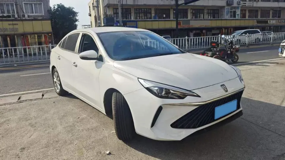 2023 Roewe i5 1.5L 129HP L4 5MT,autocango,china used car exporter,china ev exporter,chinese used car exporter,chinese used ev exporter