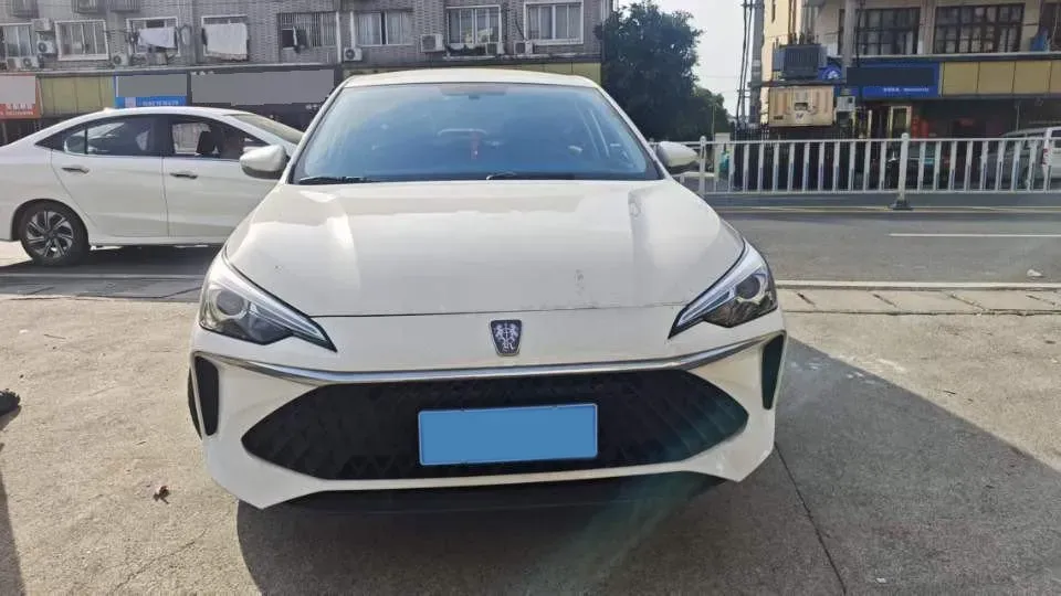 2023 Roewe i5 1.5L 129HP L4 5MT,autocango,china used car exporter,china ev exporter,chinese used car exporter,chinese used ev exporter