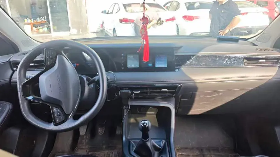 2023 Roewe i5 1.5L 129HP L4 5MT,autocango,china used car exporter,china ev exporter,chinese used car exporter,chinese used ev exporter