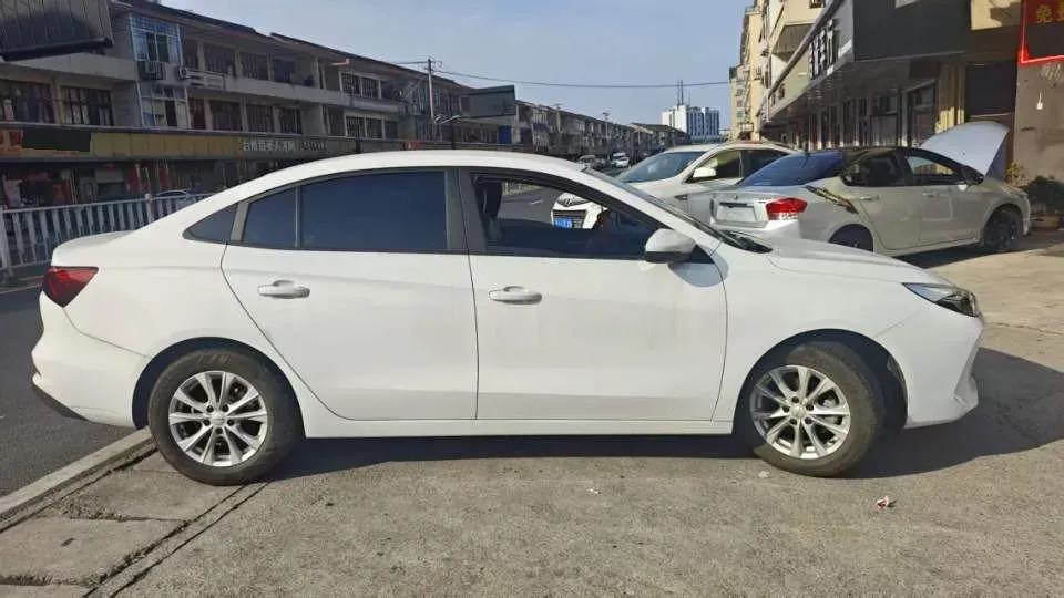 2023 Roewe i5 1.5L 129HP L4 5MT,autocango,china used car exporter,china ev exporter,chinese used car exporter,chinese used ev exporter