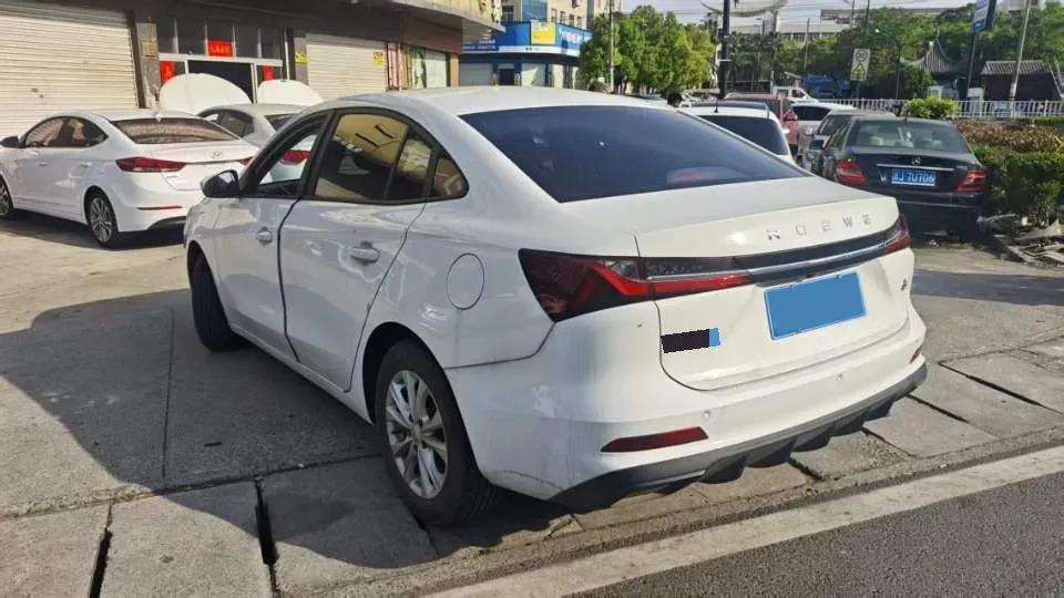 2023 Roewe i5 1.5L 129HP L4 5MT,autocango,china used car exporter,china ev exporter,chinese used car exporter,chinese used ev exporter