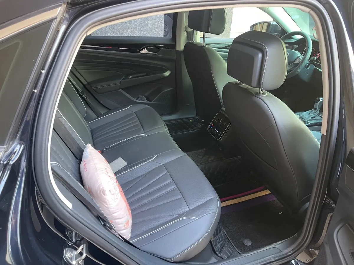 2024 Volkswagen Passat 2.0T 220HP L4 7DCT,autocango,china used car exporter,china ev exporter,chinese used car exporter,chinese used ev exporter