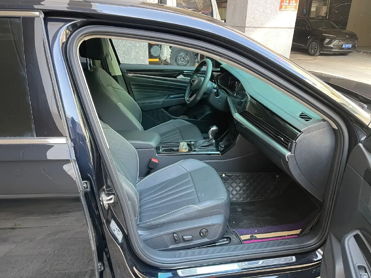 2024 Volkswagen Passat 2.0T 220HP L4 7DCT,autocango,china used car exporter,china ev exporter,chinese used car exporter,chinese used ev exporter