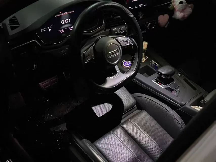 2023 Audi A4L 2.0T 190HP L4 7DCT,autocango,china used car exporter,china ev exporter,chinese used car exporter,chinese used ev exporter