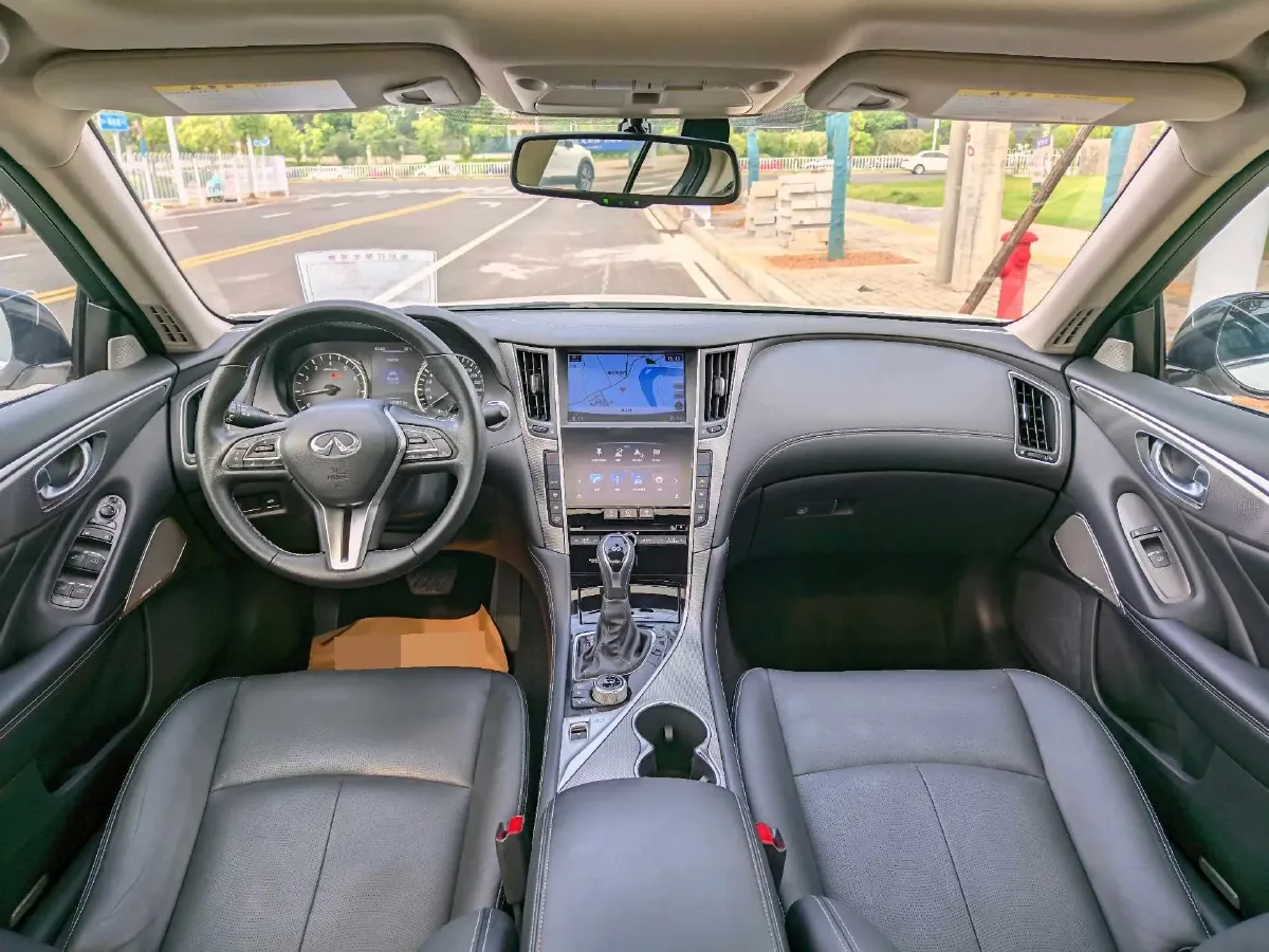 2018 Jeep Grand Commander 2.0T 265HP L4 9AT,autocango,china used car exporter,china ev exporter,chinese used car exporter,chinese used ev exporter