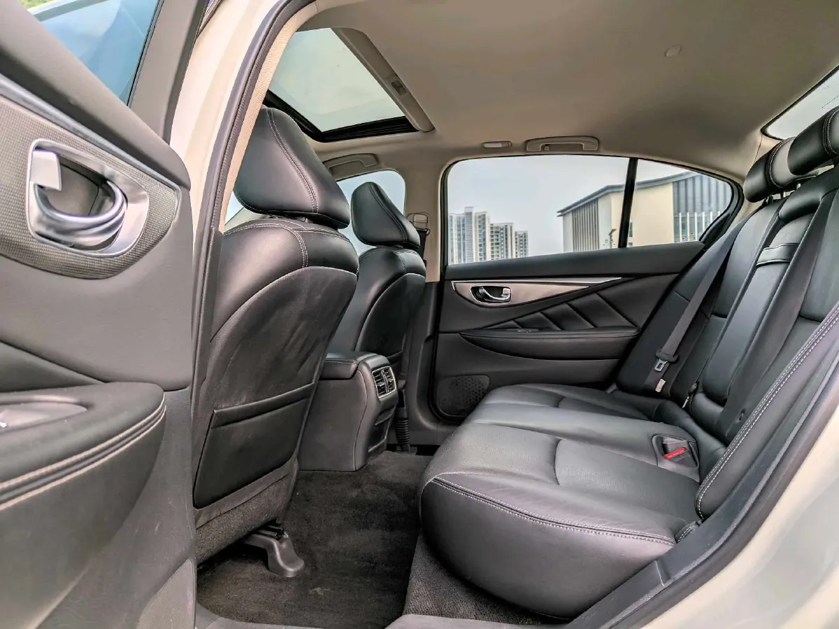 2018 Jeep Grand Commander 2.0T 265HP L4 9AT,autocango,china used car exporter,china ev exporter,chinese used car exporter,chinese used ev exporter