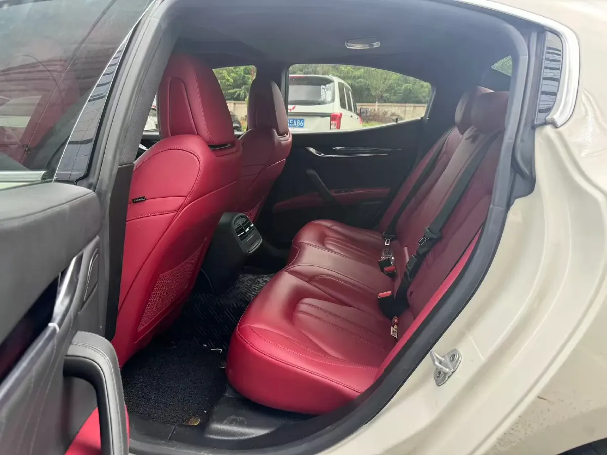 2022 Maserati Ghibli 3.0T 350HP V6 8AT,autocango,china used car exporter,china ev exporter,chinese used car exporter,chinese used ev exporter