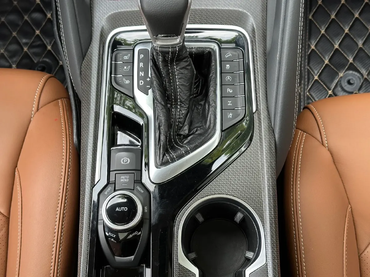 2017 MAXUS D90 2.0T 224HP L4 6AT,autocango,china used car exporter,china ev exporter,chinese used car exporter,chinese used ev exporter