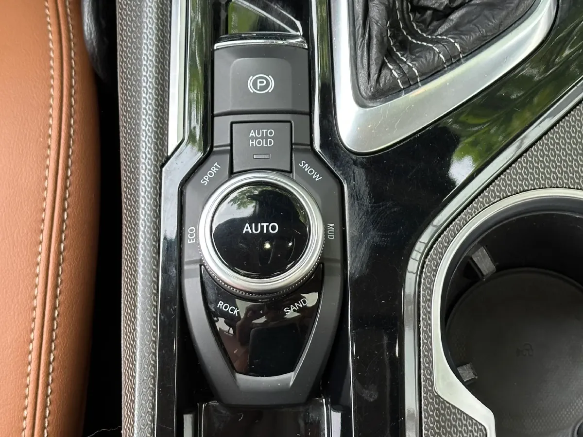 2017 MAXUS D90 2.0T 224HP L4 6AT,autocango,china used car exporter,china ev exporter,chinese used car exporter,chinese used ev exporter