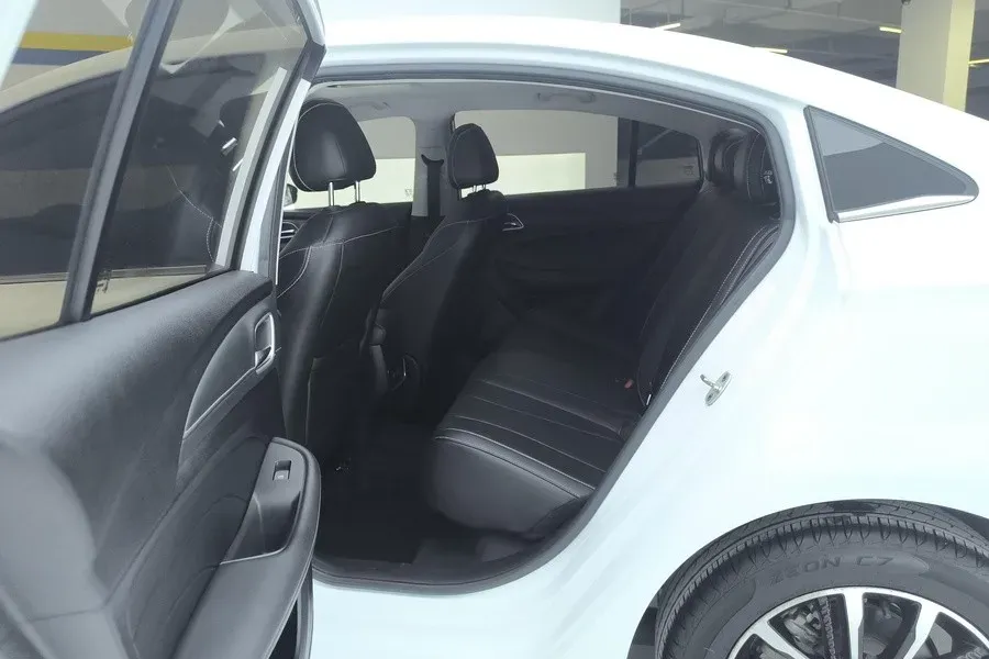 2020 Roewe i5 1.5L 120HP L4 CVT,autocango,china used car exporter,china ev exporter,chinese used car exporter,chinese used ev exporter