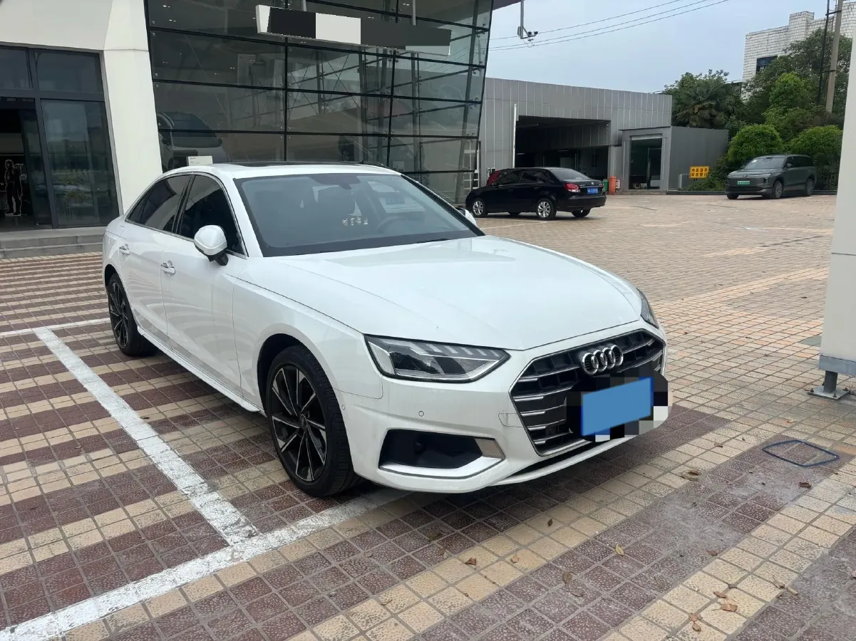 2022 Audi A4L 2.0T 190HP L4 7DCT,autocango,china used car exporter,china ev exporter,chinese used car exporter,chinese used ev exporter