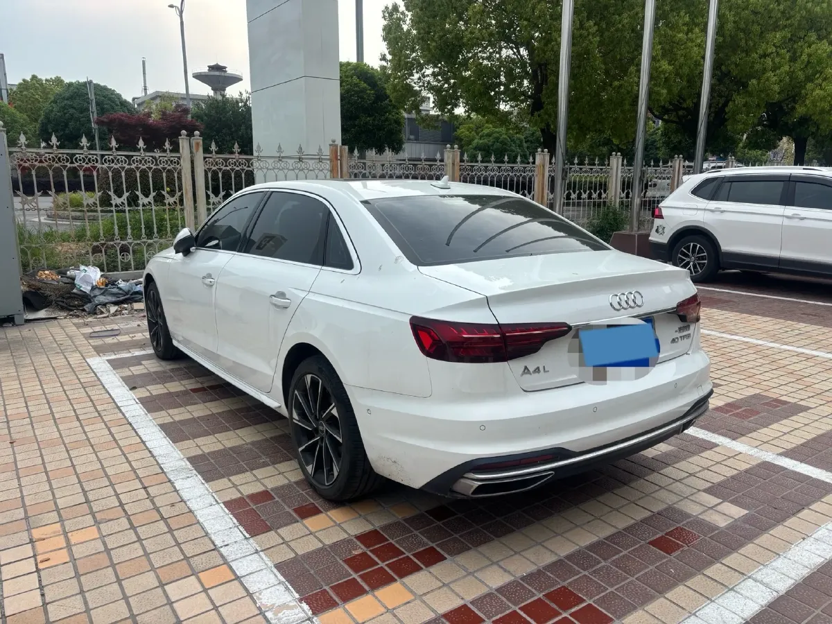 2022 Audi A4L 2.0T 190HP L4 7DCT,autocango,china used car exporter,china ev exporter,chinese used car exporter,chinese used ev exporter