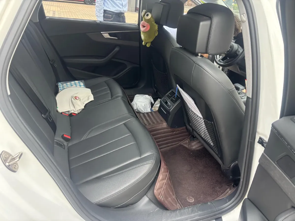 2022 Audi A4L 2.0T 190HP L4 7DCT,autocango,china used car exporter,china ev exporter,chinese used car exporter,chinese used ev exporter