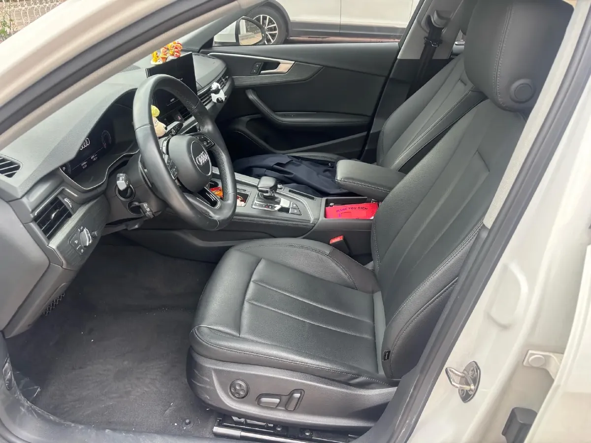 2022 Audi A4L 2.0T 190HP L4 7DCT,autocango,china used car exporter,china ev exporter,chinese used car exporter,chinese used ev exporter