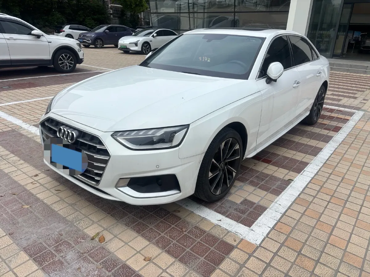 2022 Audi A4L 2.0T 190HP L4 7DCT,autocango,china used car exporter,china ev exporter,chinese used car exporter,chinese used ev exporter