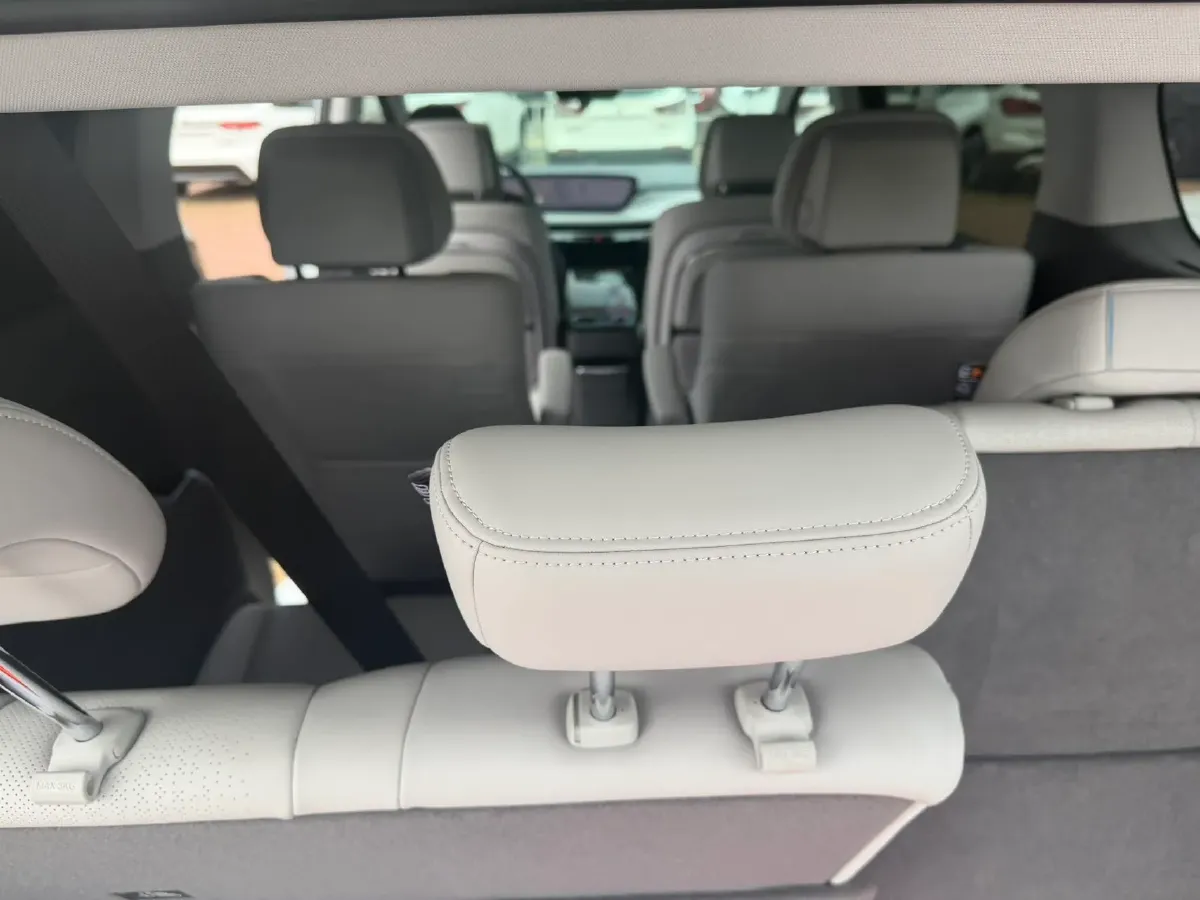 2025 Buick GL8 2.0T 237HP L4 9AT,autocango,china used car exporter,china ev exporter,chinese used car exporter,chinese used ev exporter