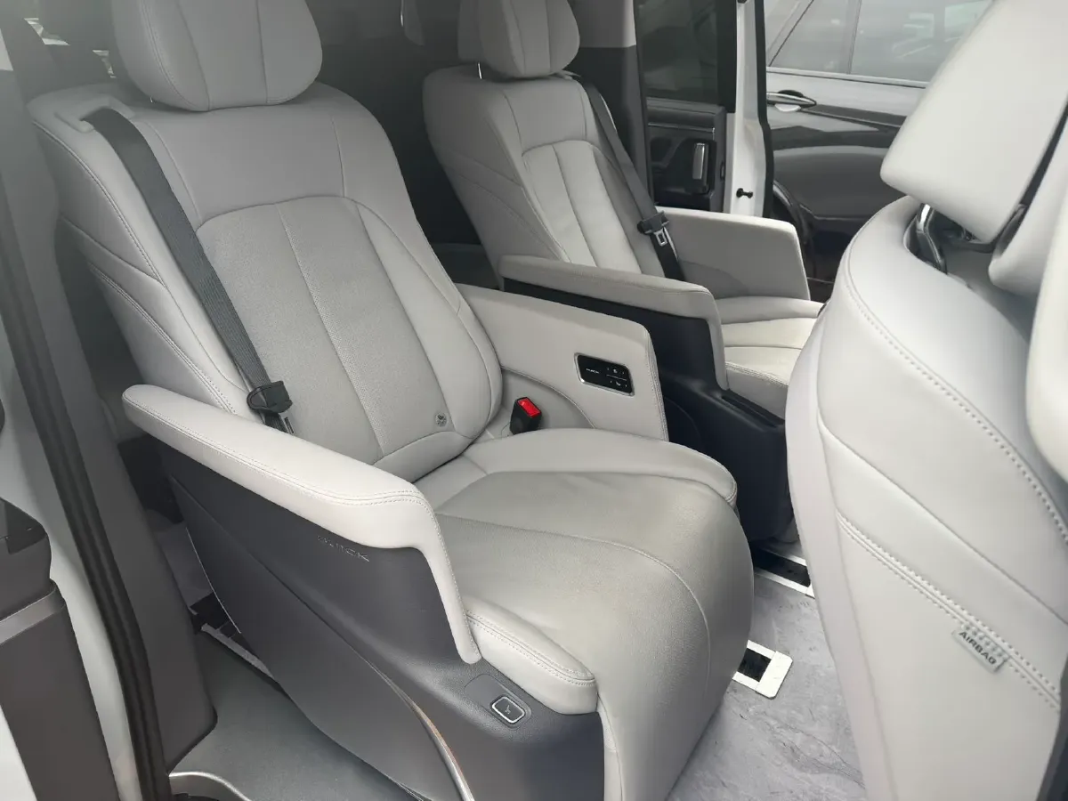 2025 Buick GL8 2.0T 237HP L4 9AT,autocango,china used car exporter,china ev exporter,chinese used car exporter,chinese used ev exporter