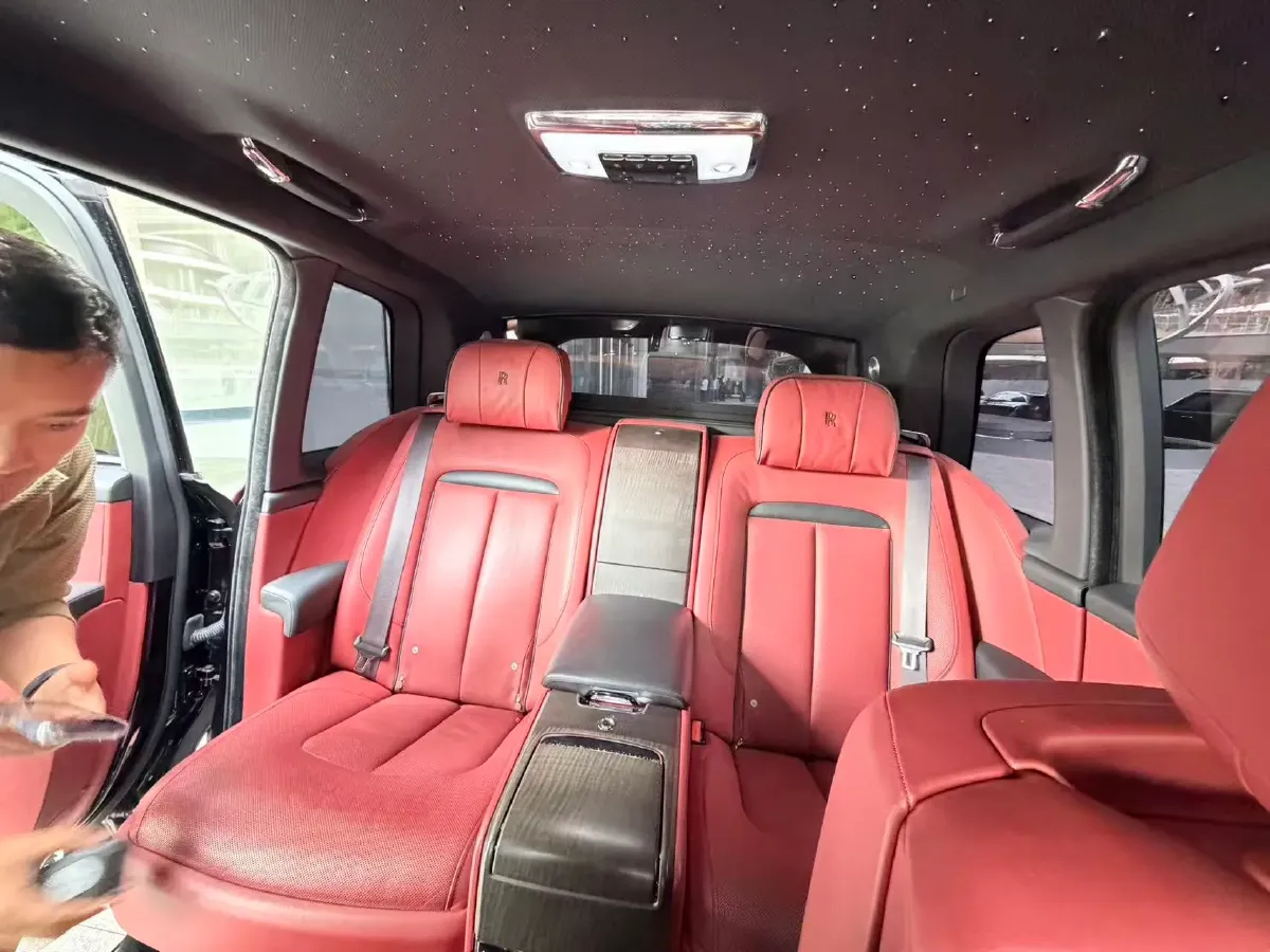 2018 Rolls-Royce Cullinan 6.7T 571HP V12 8AT,autocango,china used car exporter,china ev exporter,chinese used car exporter,chinese used ev exporter