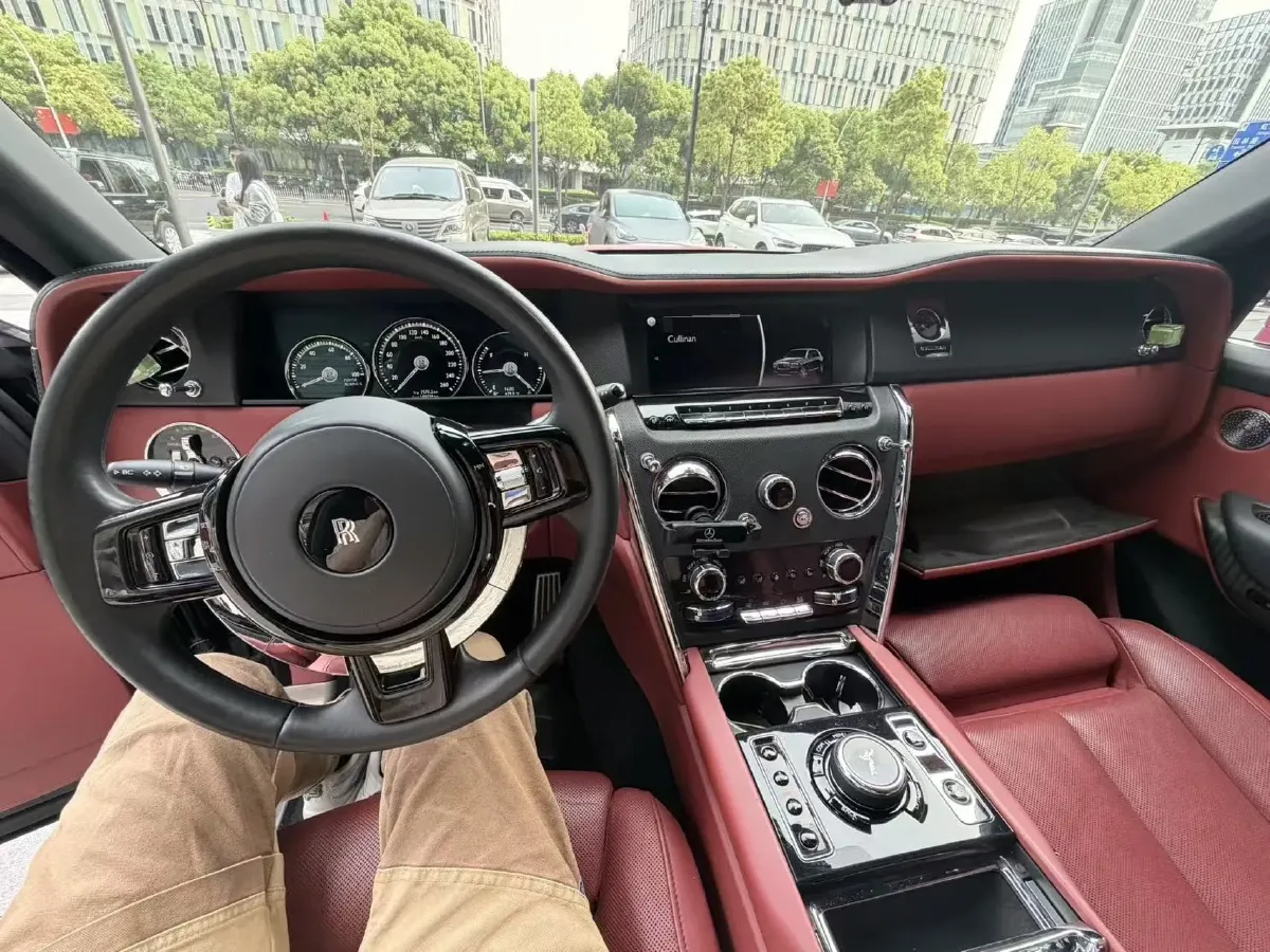 2018 Rolls-Royce Cullinan 6.7T 571HP V12 8AT,autocango,china used car exporter,china ev exporter,chinese used car exporter,chinese used ev exporter