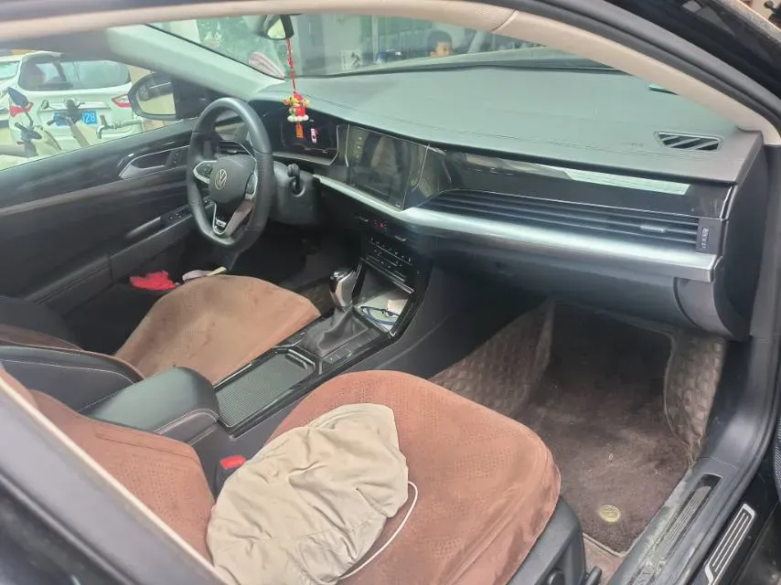 2024 Volkswagen Passat 2.0T 220HP L4 7DCT,autocango,china used car exporter,china ev exporter,chinese used car exporter,chinese used ev exporter