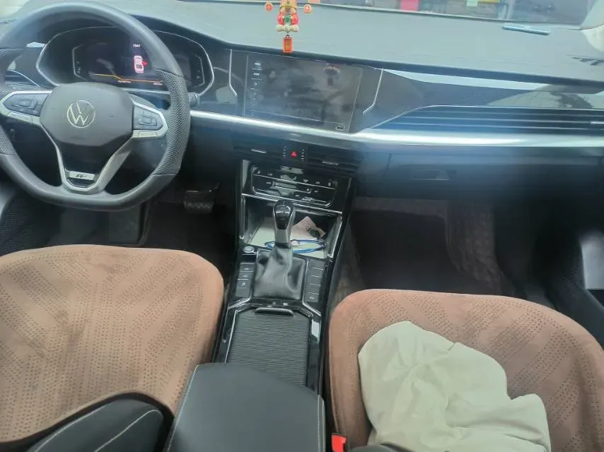 2024 Volkswagen Passat 2.0T 220HP L4 7DCT,autocango,china used car exporter,china ev exporter,chinese used car exporter,chinese used ev exporter