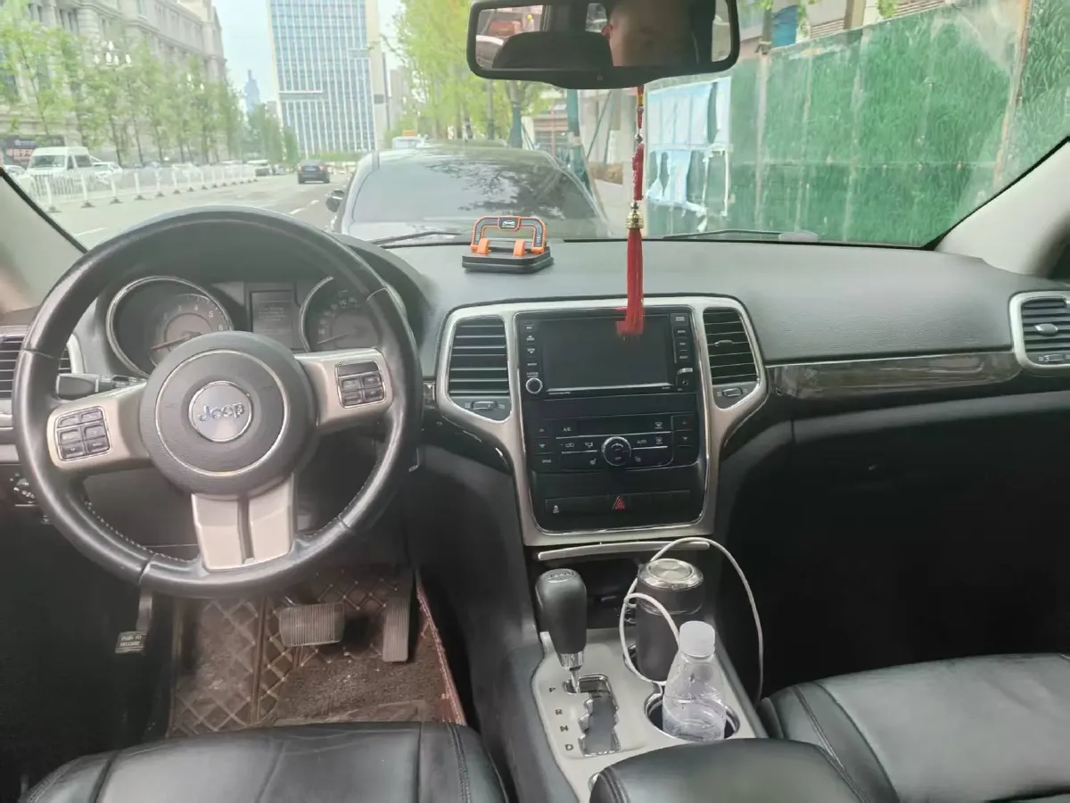 2012 Jeep Grand Cherokee 3.6L 286HP V6 5AT,autocango,china used car exporter,china ev exporter,chinese used car exporter,chinese used ev exporter