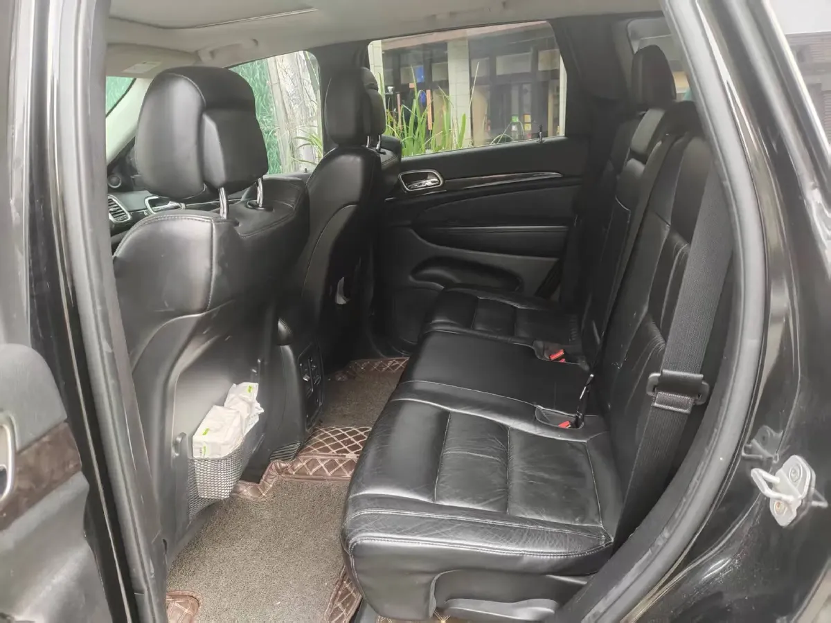 2012 Jeep Grand Cherokee 3.6L 286HP V6 5AT,autocango,china used car exporter,china ev exporter,chinese used car exporter,chinese used ev exporter
