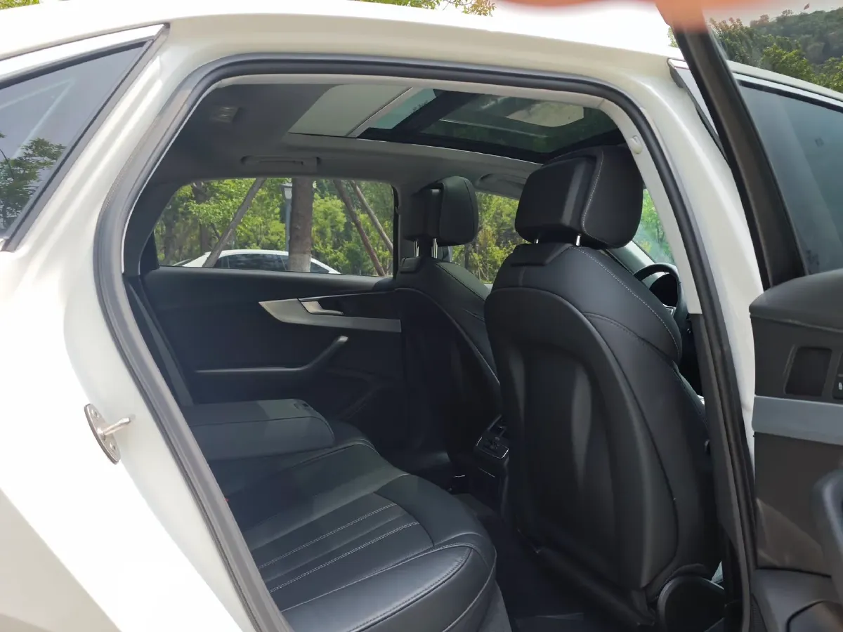 2023 Audi A4L 2.0T 190HP L4 7DCT,autocango,china used car exporter,china ev exporter,chinese used car exporter,chinese used ev exporter