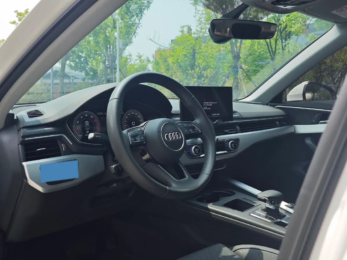 2023 Audi A4L 2.0T 190HP L4 7DCT,autocango,china used car exporter,china ev exporter,chinese used car exporter,chinese used ev exporter