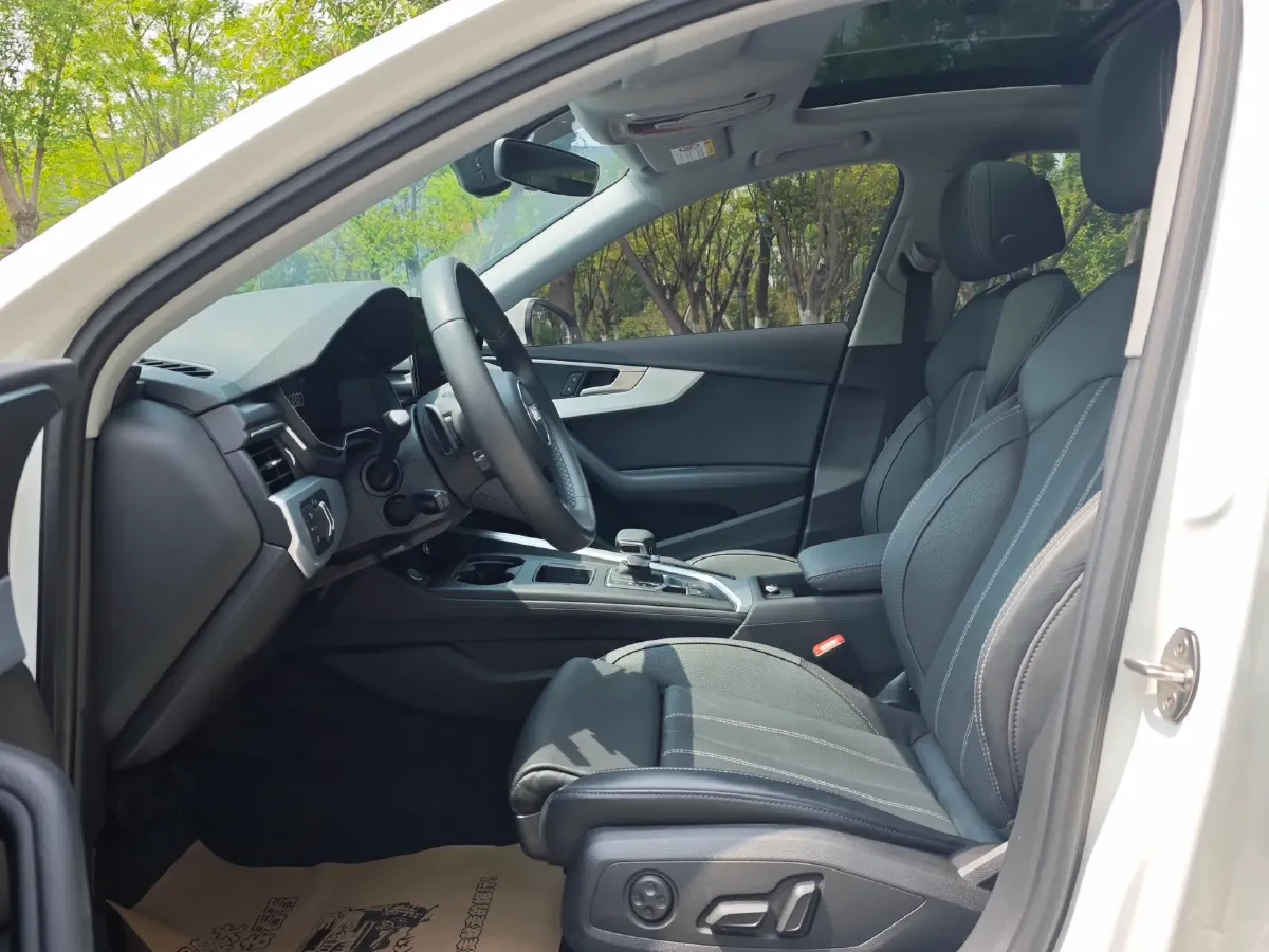 2023 Audi A4L 2.0T 190HP L4 7DCT,autocango,china used car exporter,china ev exporter,chinese used car exporter,chinese used ev exporter