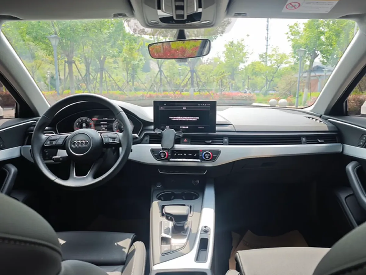 2023 Audi A4L 2.0T 190HP L4 7DCT,autocango,china used car exporter,china ev exporter,chinese used car exporter,chinese used ev exporter