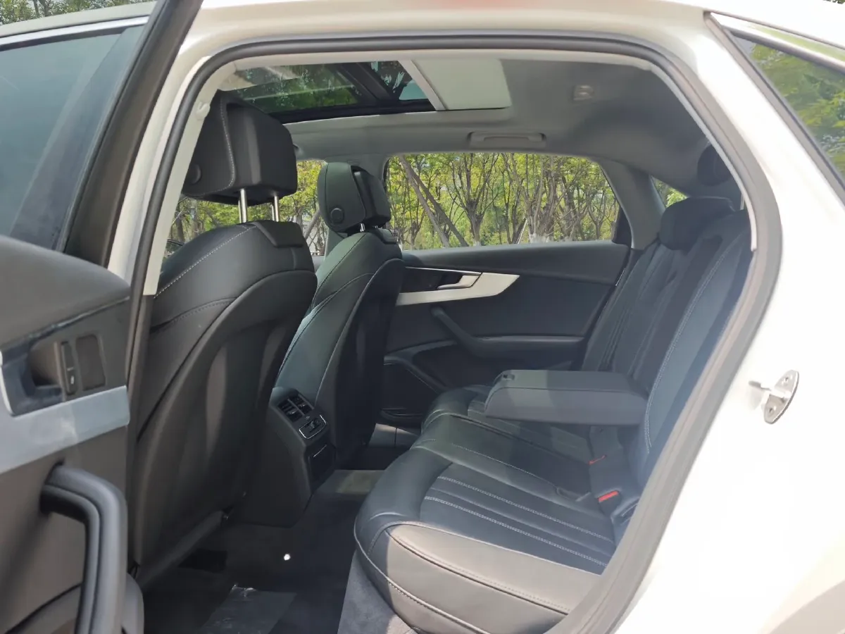 2023 Audi A4L 2.0T 190HP L4 7DCT,autocango,china used car exporter,china ev exporter,chinese used car exporter,chinese used ev exporter