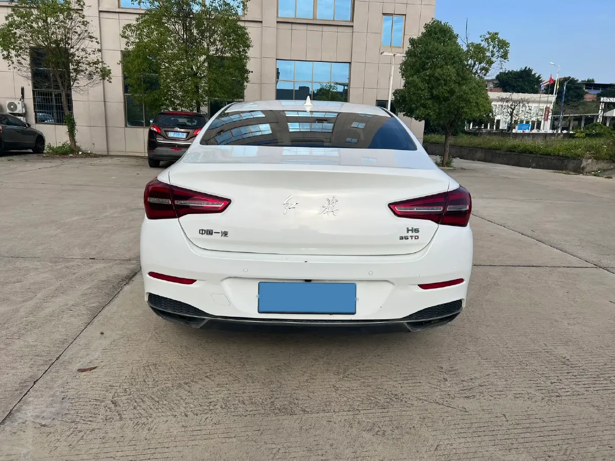 2020 HongQi H5 1.8T 197HP L4 6AT,autocango,china used car exporter,china ev exporter,chinese used car exporter,chinese used ev exporter