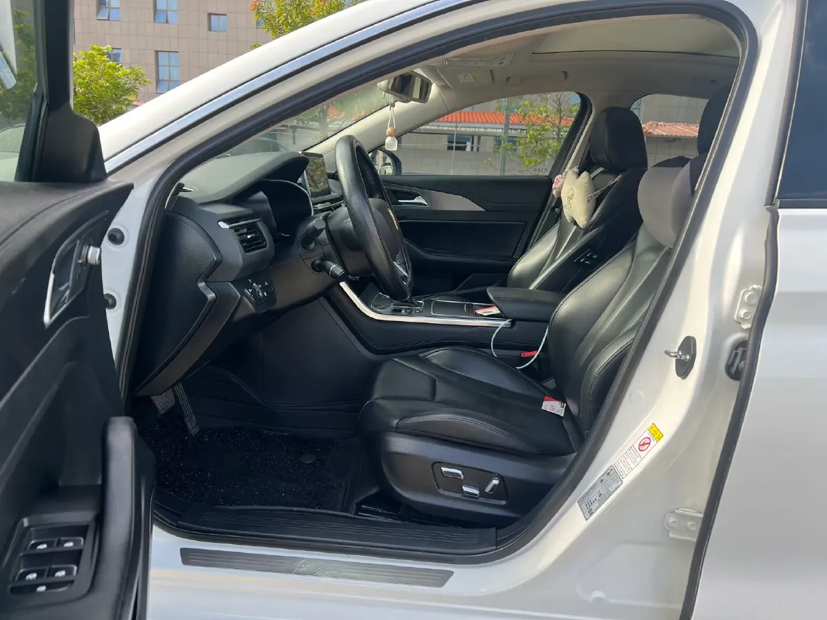 2020 HongQi H5 1.8T 197HP L4 6AT,autocango,china used car exporter,china ev exporter,chinese used car exporter,chinese used ev exporter