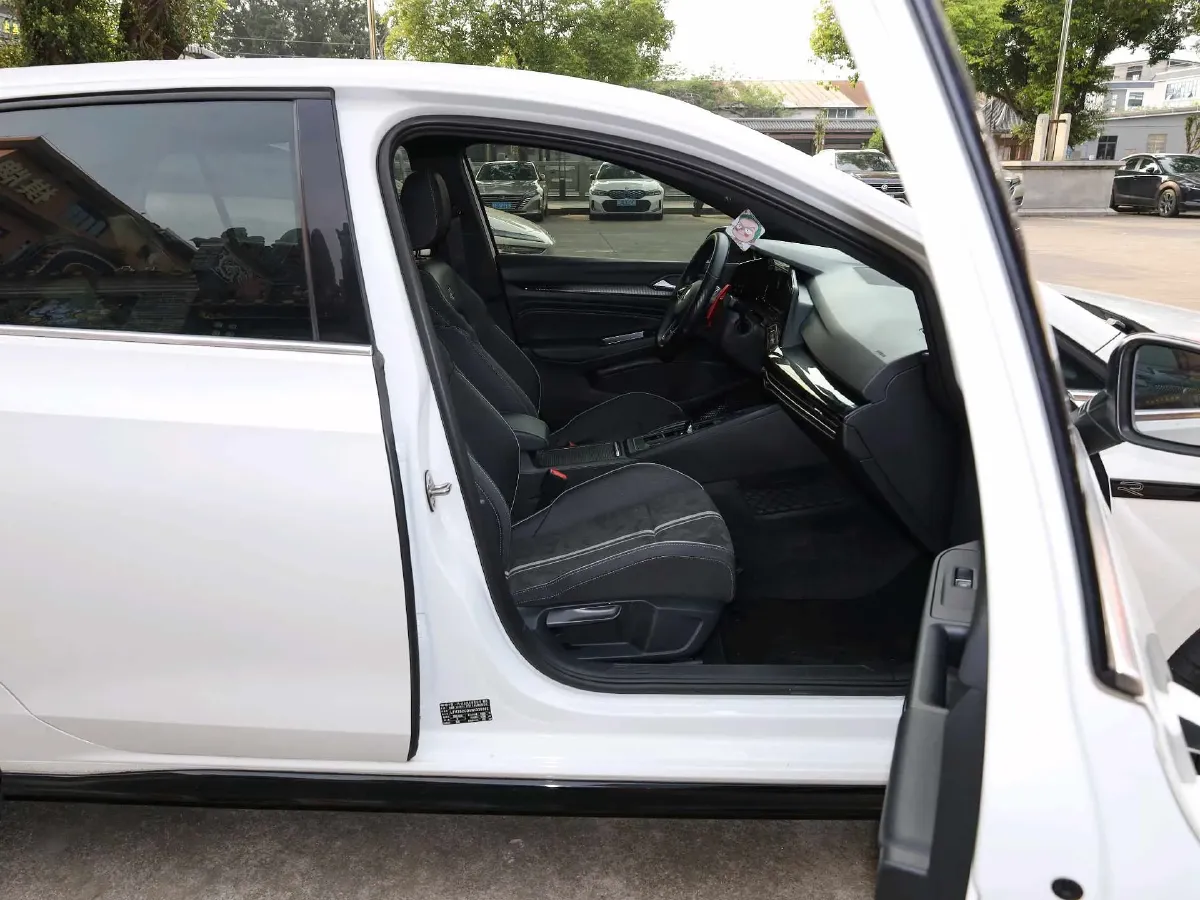 2023 Volkswagen Golf 1.4T 150HP L4 7DCT,autocango,china used car exporter,china ev exporter,chinese used car exporter,chinese used ev exporter