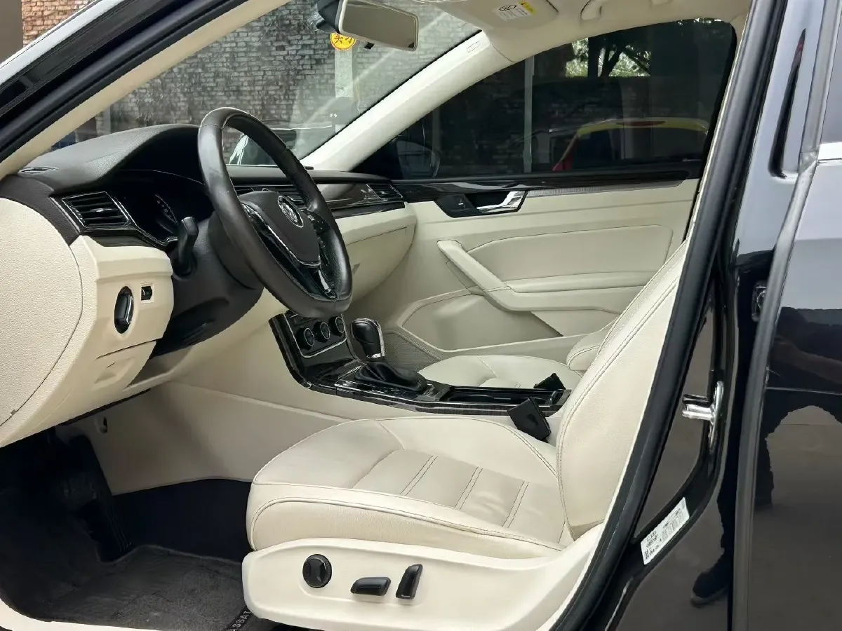 2017 Volkswagen Passat 1.8T 180HP L4 7DCT,autocango,china used car exporter,china ev exporter,chinese used car exporter,chinese used ev exporter