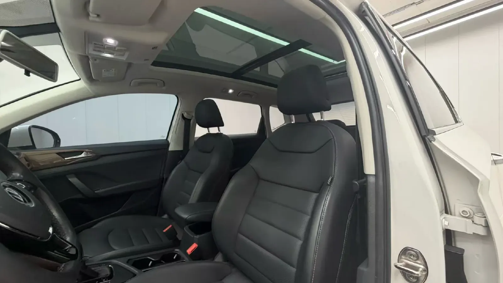 2021 Volkswagen Tharu 1.4T 150HP L4 7DCT,autocango,china used car exporter,china ev exporter,chinese used car exporter,chinese used ev exporter