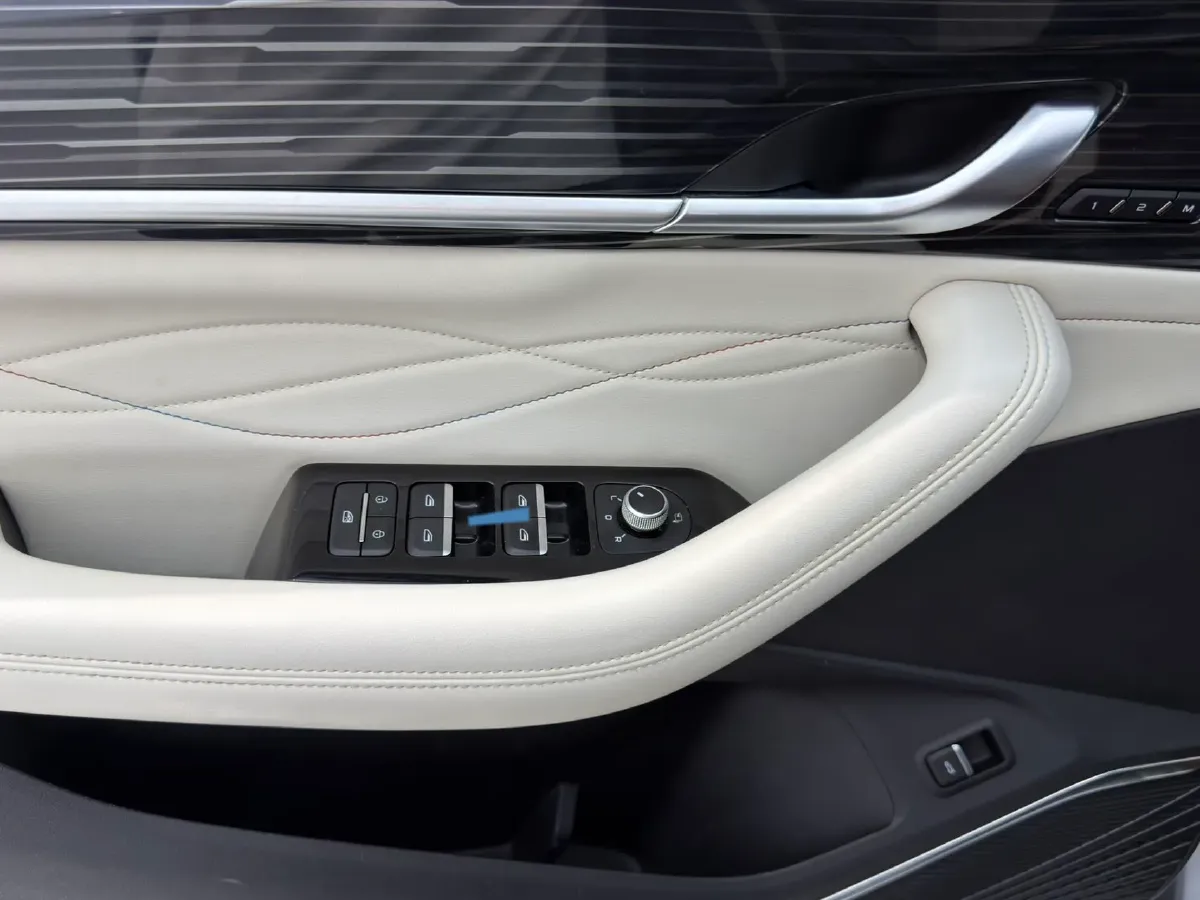 2021 Geely Monjaro 2.0T 218HP L4 7DCT,autocango,china used car exporter,china ev exporter,chinese used car exporter,chinese used ev exporter