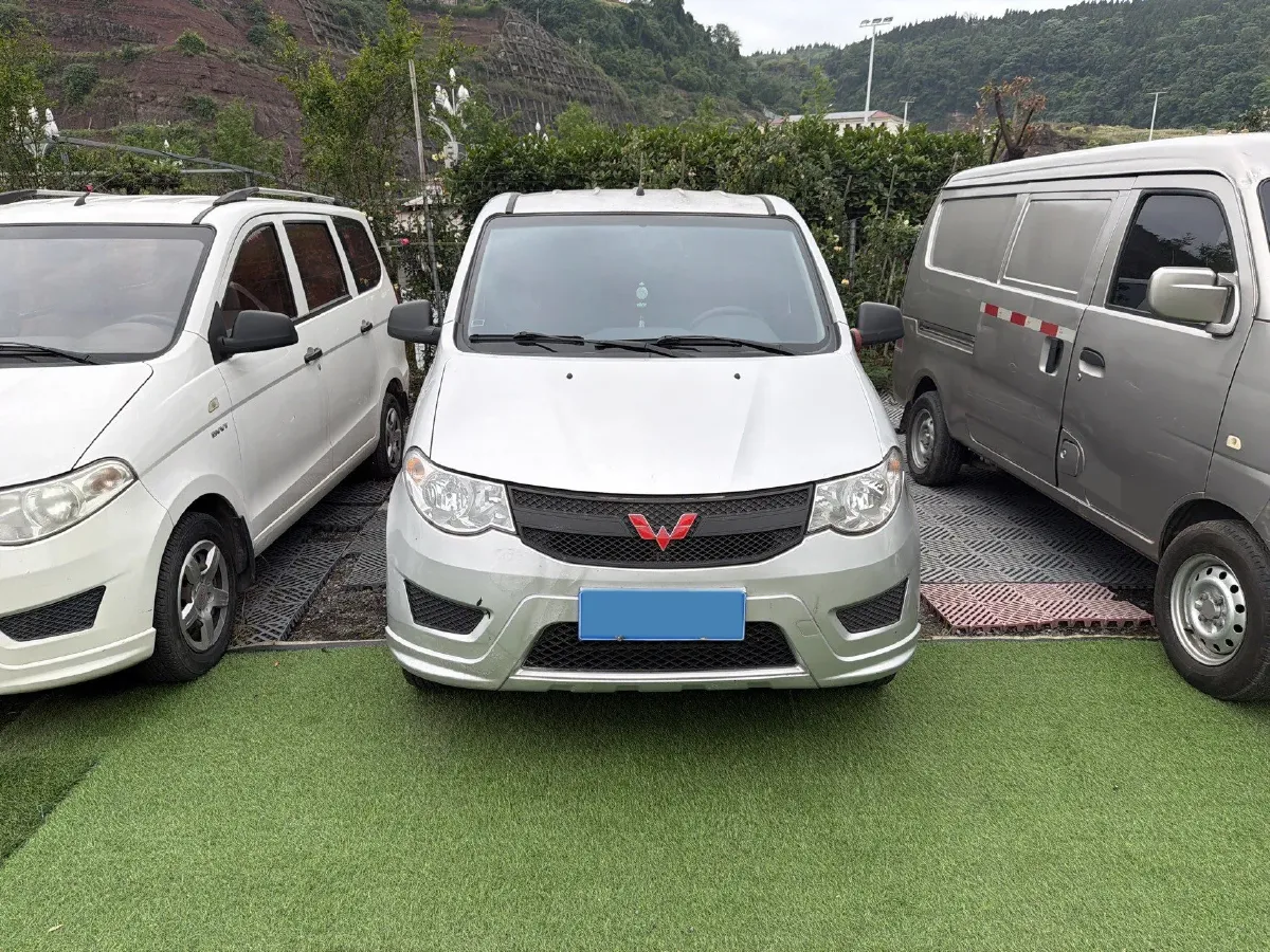 2018 WuLing HongGuang 1.2L 82HP L4 5MT,autocango,china used car exporter,china ev exporter,chinese used car exporter,chinese used ev exporter