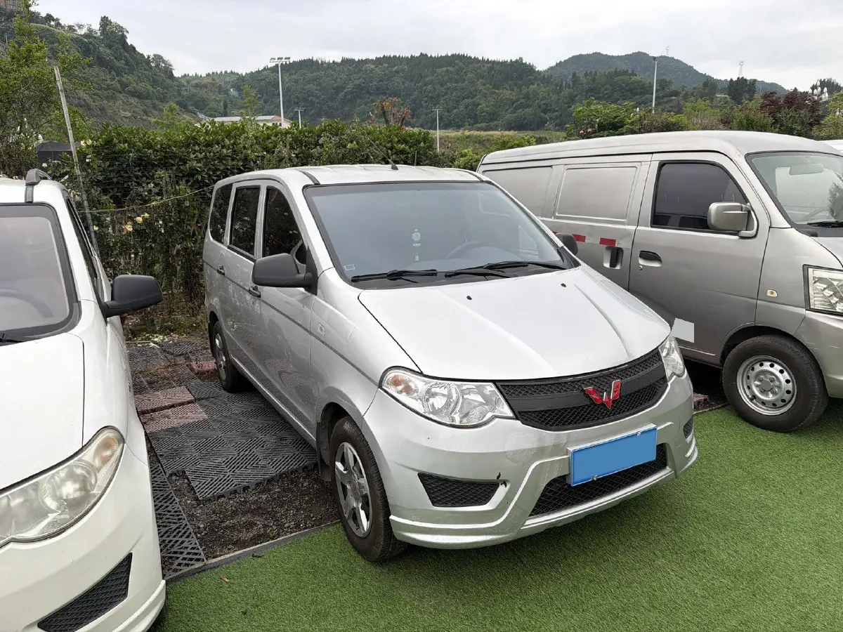 2018 WuLing HongGuang 1.2L 82HP L4 5MT,autocango,china used car exporter,china ev exporter,chinese used car exporter,chinese used ev exporter