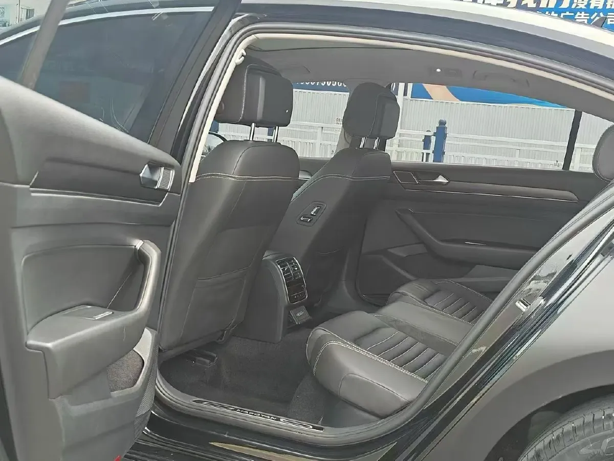 2020 Volkswagen Magotan 2.0T 186HP L4 7DCT,autocango,china used car exporter,china ev exporter,chinese used car exporter,chinese used ev exporter