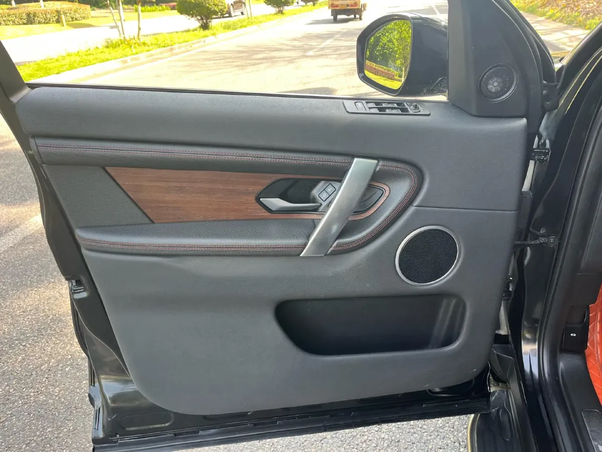 2020 Land Rover Discovery Sport 2.0T 249HP L4 9AT,autocango,china used car exporter,china ev exporter,chinese used car exporter,chinese used ev exporter