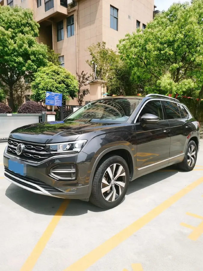 2019 Jeep Cherokee 2.0T 234HP L4 9AT,autocango,china used car exporter,china ev exporter,chinese used car exporter,chinese used ev exporter