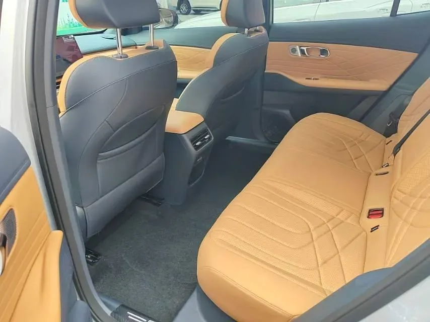 2025 LanDian E5 PLUS 1.5L 95HP L4 E-CVT PHEV 25KWH,autocango,china used car exporter,china ev exporter,chinese used car exporter,chinese used ev exporter