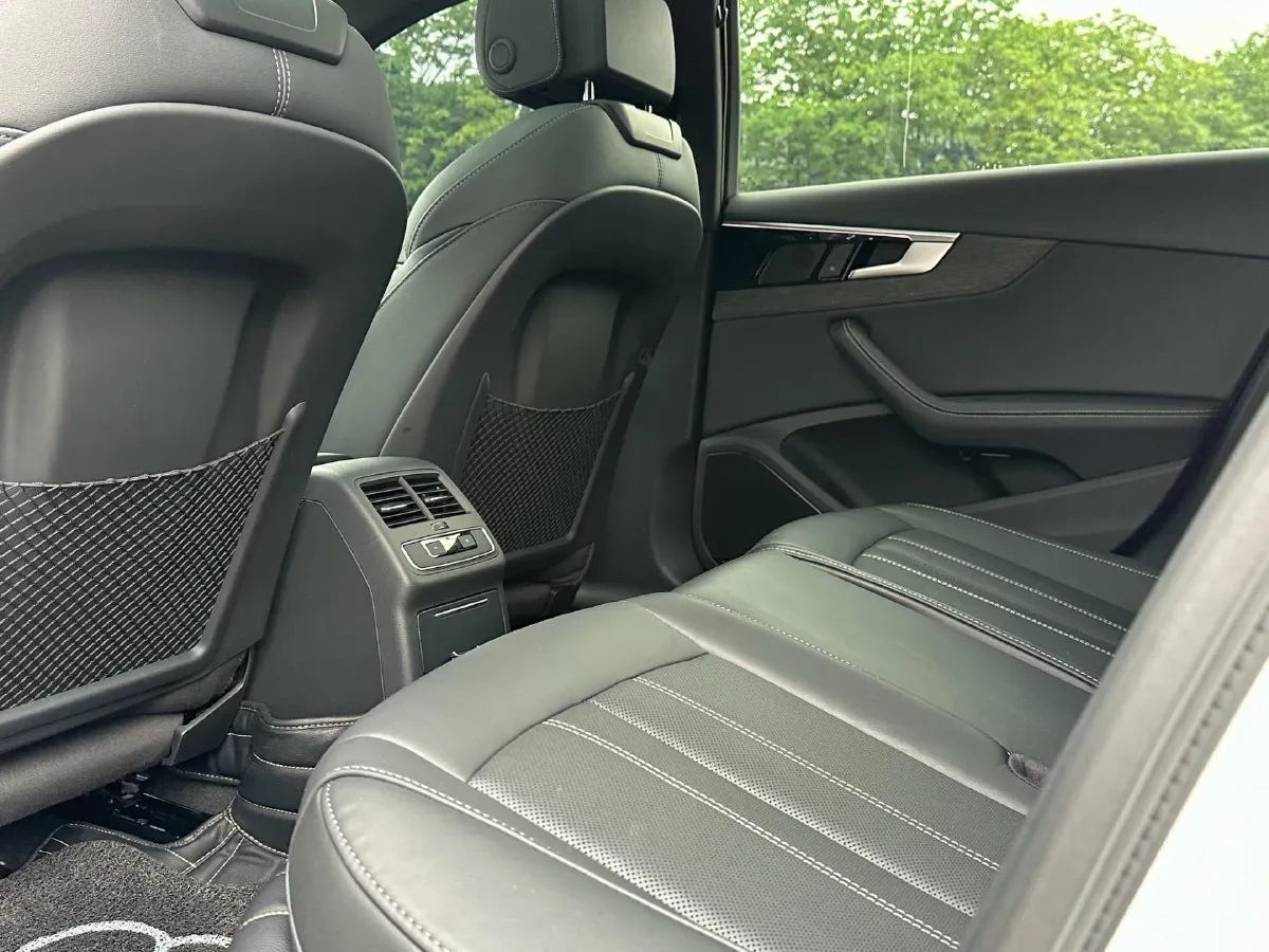 2023 Audi A4L 2.0T 190HP L4 7DCT,autocango,china used car exporter,china ev exporter,chinese used car exporter,chinese used ev exporter