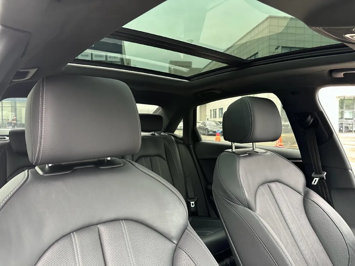 2023 Audi A4L 2.0T 190HP L4 7DCT,autocango,china used car exporter,china ev exporter,chinese used car exporter,chinese used ev exporter