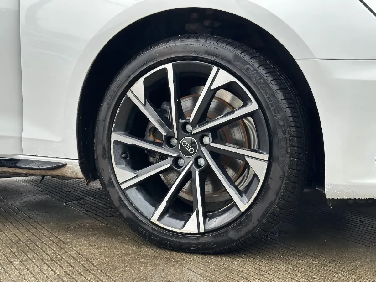 2023 Audi A4L 2.0T 190HP L4 7DCT,autocango,china used car exporter,china ev exporter,chinese used car exporter,chinese used ev exporter