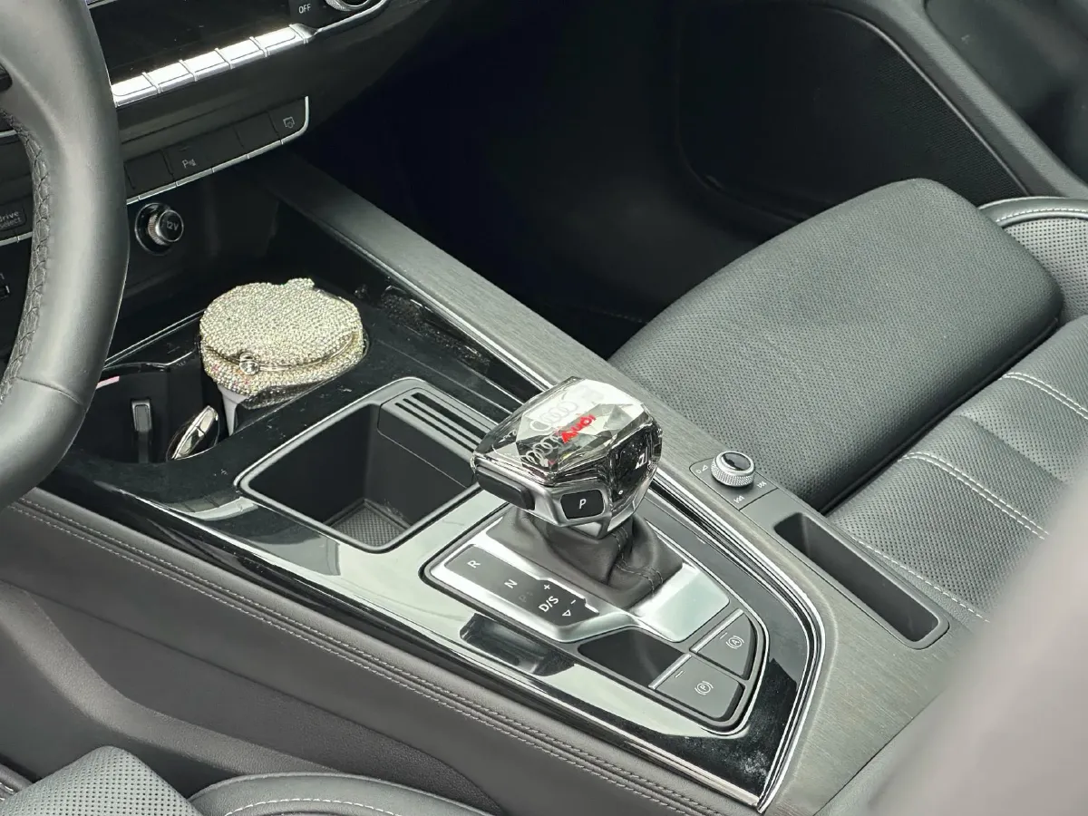 2023 Audi A4L 2.0T 190HP L4 7DCT,autocango,china used car exporter,china ev exporter,chinese used car exporter,chinese used ev exporter